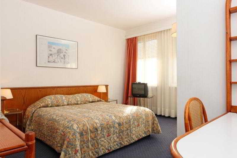 Hotel Sagitta Genebra Quarto foto